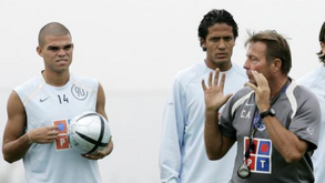 Co Adriaanse recorda início de Pepe: «Muita gente dizia-me para não apostar nele mas já era especial»