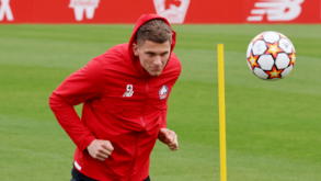 Newcastle anuncia príncipio de acordo com o Lille para a contratação de Sven Botman