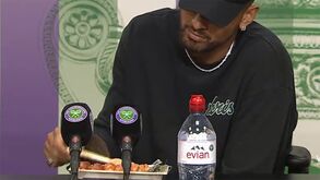 Nick Kyrgios voltou a fazer das suas: 'devora' sushi em plena conferência de imprensa