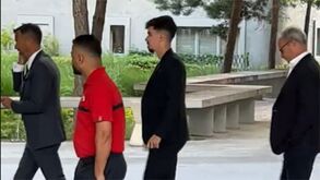 Vitinha 'apanhado' em Paris com Jorge Mendes e Luís Campos