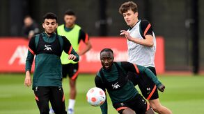 Jovem lateral esquerdo do Liverpool apontado a clubes portugueses