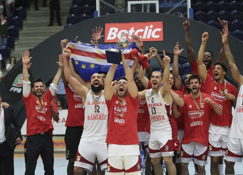 GDESSA supera Benfica e sagra-se campeão nacional de basquetebol feminino -  Basquetebol - Jornal Record