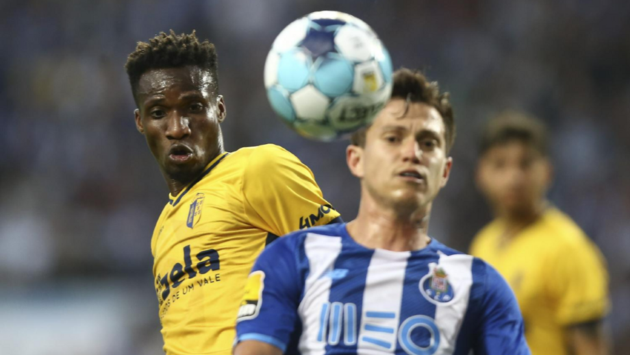 Ofori aguarda definição