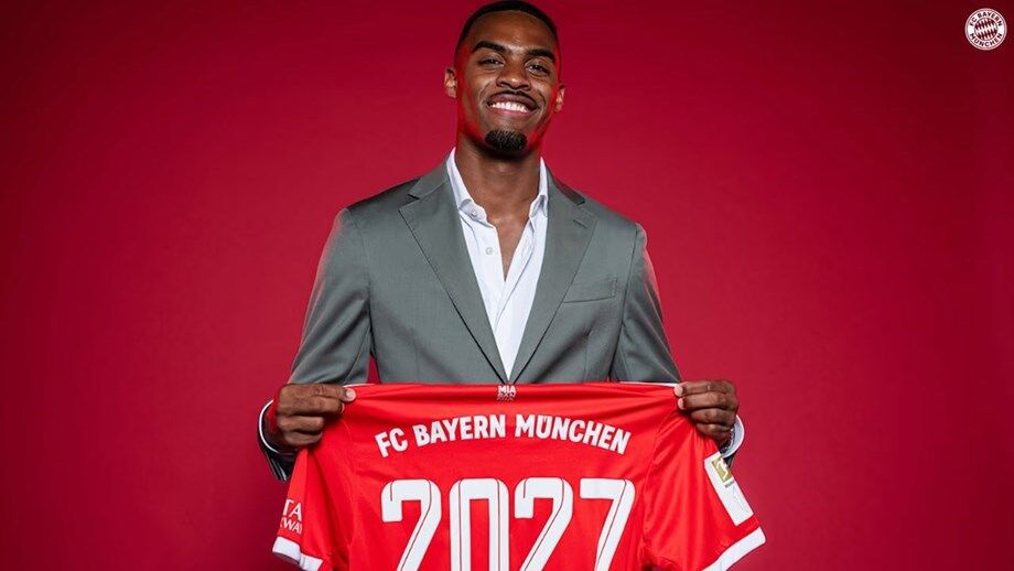 Bayern Munique contrata Ryan Gravenberch ao Ajax