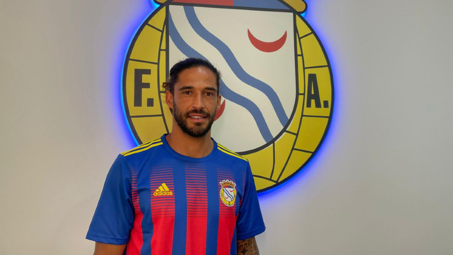 Alverca oficializa renovação do internacional português Tiago Gomes