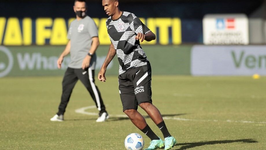 Foi despedido pelo Corinthians, traiu a mulher e amante está grávida: as dores de cabeça de Jô