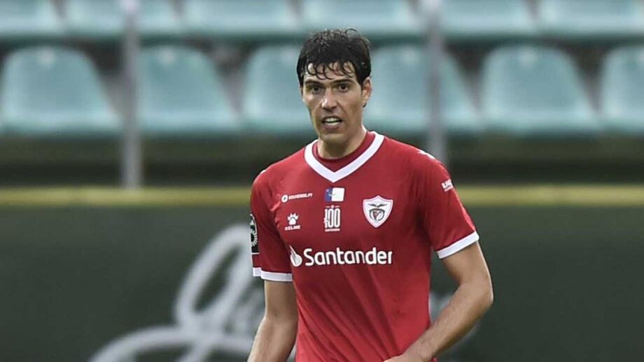 Central João Afonso renova com o Santa Clara até 2023