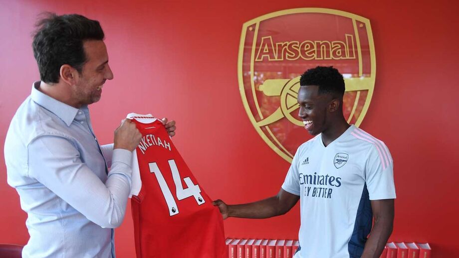 Nketiah renova com o Arsenal e fica com '14' de Thierry Henry