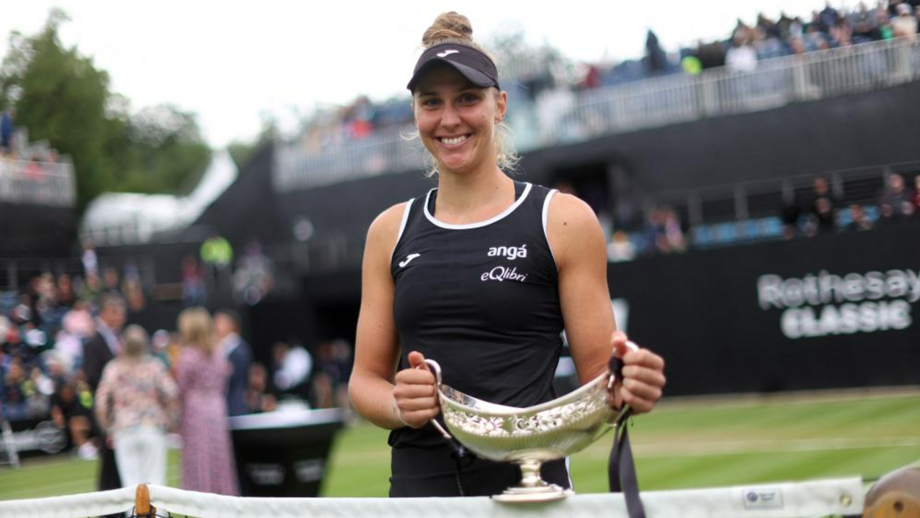Shuai Zhang desiste e Beatriz Maia vence WTA de Birmingham