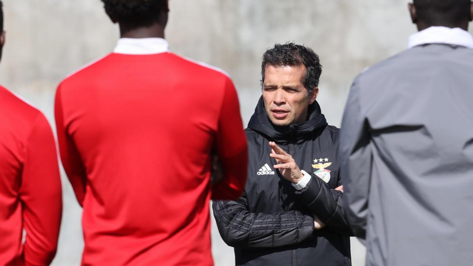 Luís Castro mantém a base dos juniores na equipa B do Benfica