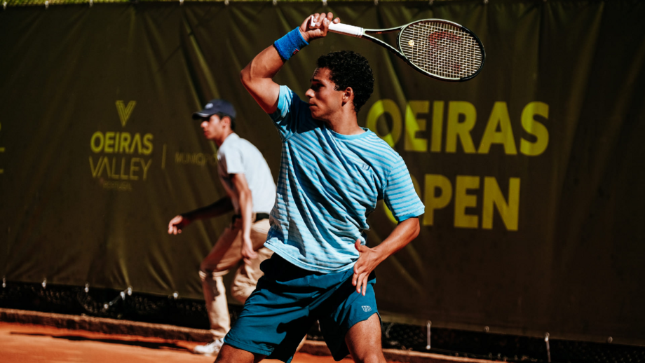 Pedro Araújo apura-se para a segunda ronda do challenger 3 de Oeiras