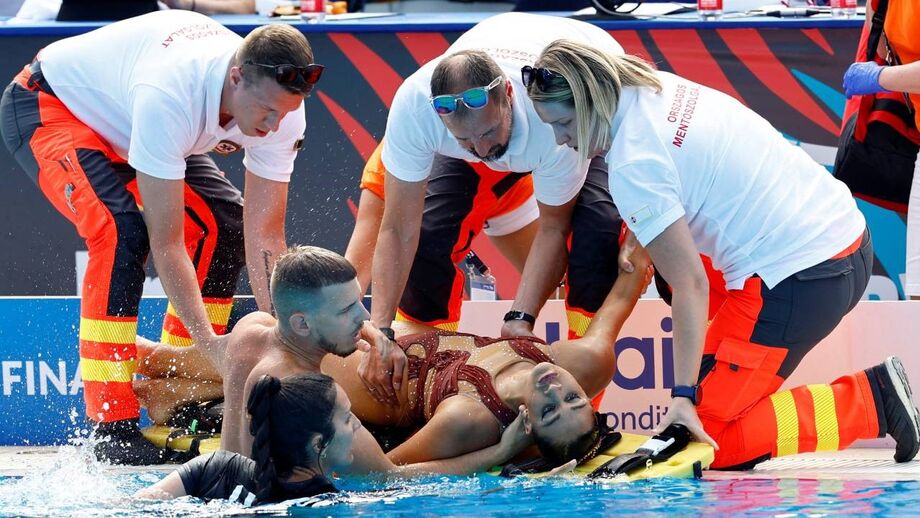 Treinadora que retirou atleta do fundo da piscina relata: «Os socorristas estavam embasbacados»