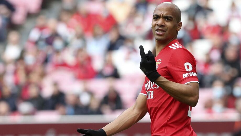 Mercado: João Mário apontado a rival de Jesus, Toni Martínez desejado na Alemanha e Textor sonha com James Rodríguez