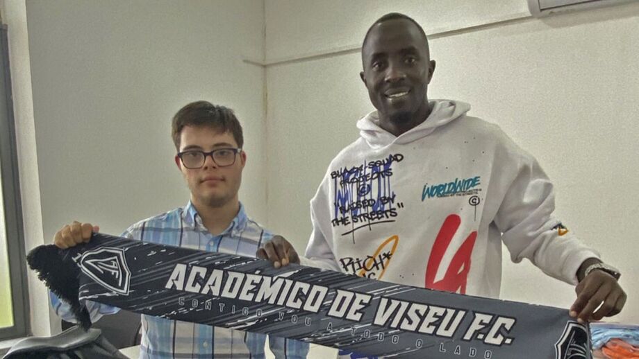 Ac. Viseu apresentou Nduwarugira e deu prenda a... estagiário