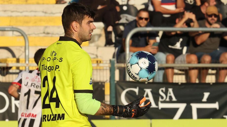 Tiago Pereira renova contrato com o Varzim