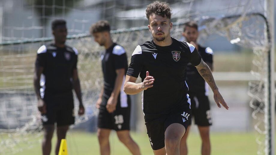 Capitão no Sporting e no Benfica, fez testes na Roma e só agora chega à 1.ª Liga: Diogo Pinto é trunfo do Casa Pia