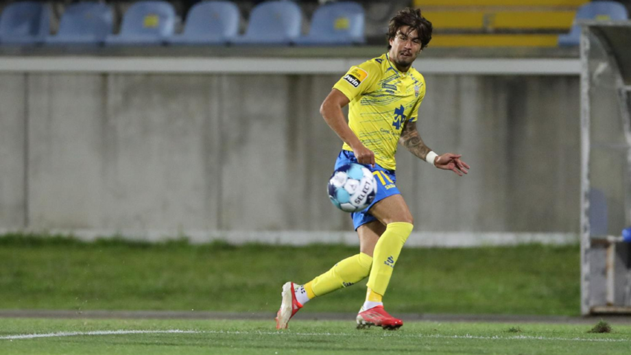 Tiago Araújo assina até 2025
