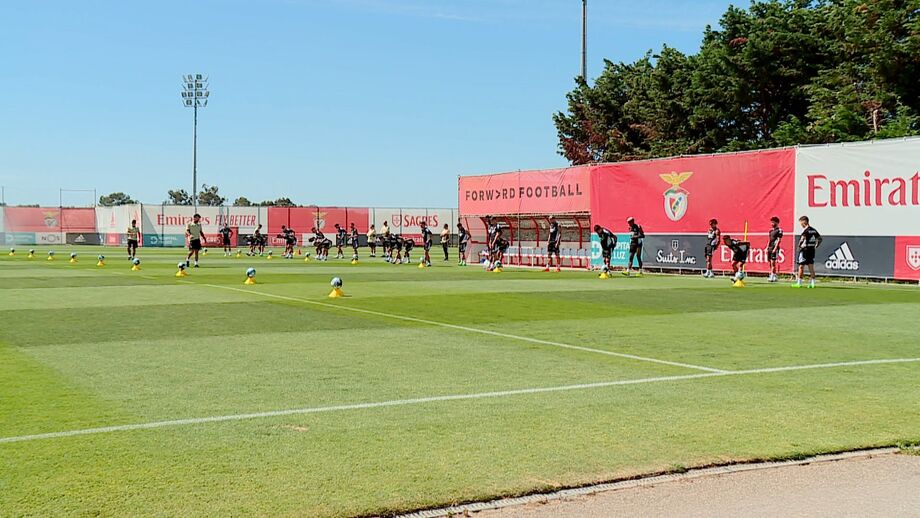 Pré-época do Benfica prossegue: imagens do treino das águias no Seixal