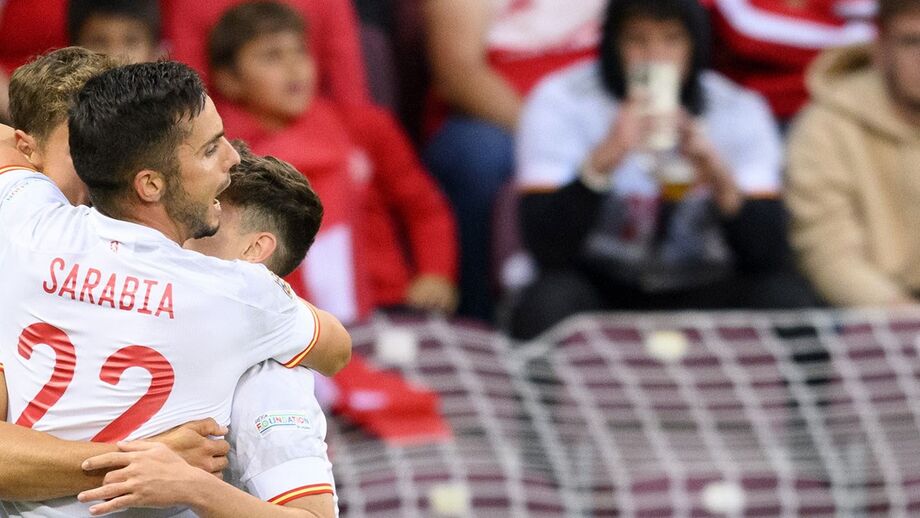 Sarabia festeja golo com os companheiros