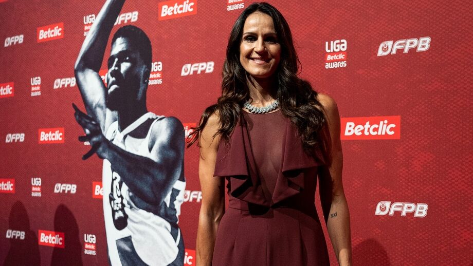 Antiga glória portuguesa do basquetebol feminino recebeu prémio carreira nos 'Liga Betclic Awards'