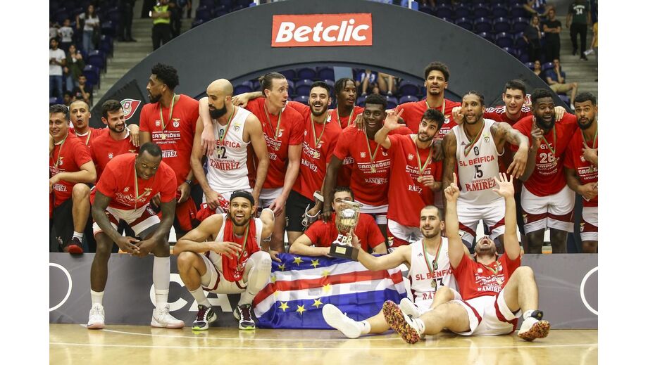 Basquetebol: Benfica 'desaparece' no último quarto e FC Porto vence na Luz  (63-68) - JPN