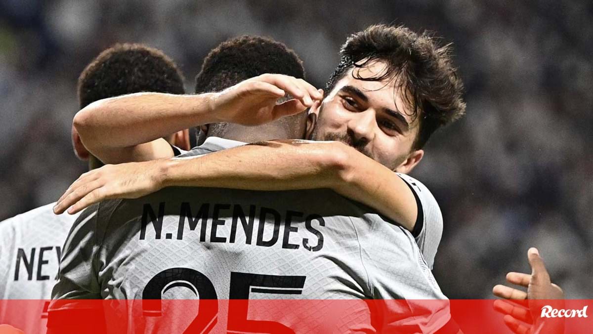 Vitinha Brinca Com Nuno Mendes: «Foi Preciso Vir Para O PSG Para ...