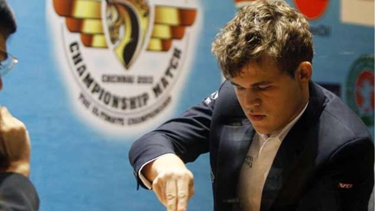 Magnus Carlsen revalida título mundial de xadrez ante Nepomniachtchi