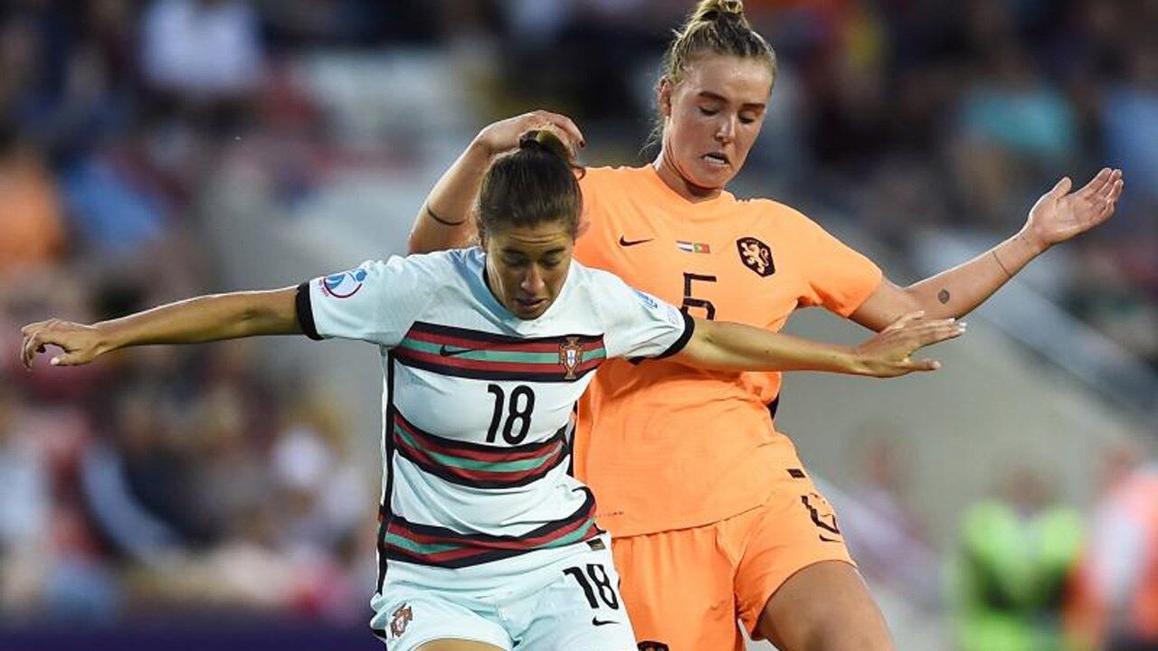 Carolina Mendes em ação diante da Holanda