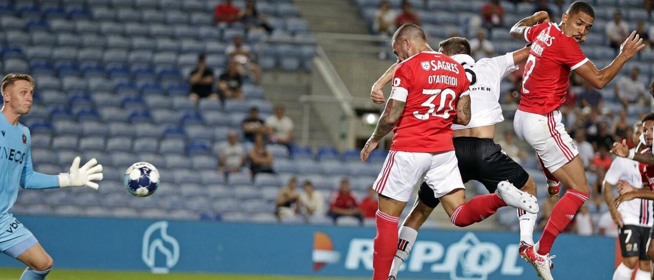 Otamendi marcou de cabeça ao Nice