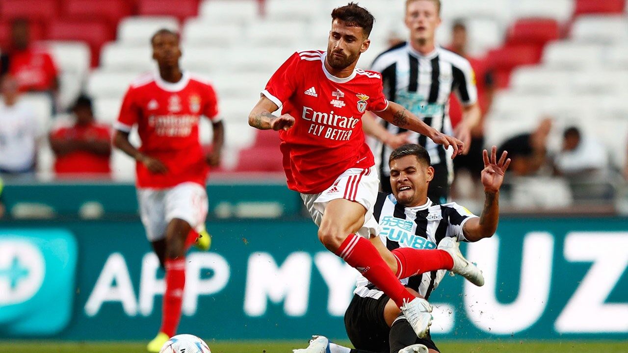 Bruno Guimarães aqui em luta com Rafa