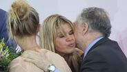 Jean Todt (à esquerda) deixou elogios à postura de Corinna Schumacher (aqui na foto ao centro, ao lado da sua filha Gina-Maria)