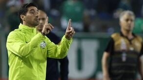 Veron aumenta a lista (e o dinheiro nos cofres): as vendas com o dedo de Abel Ferreira