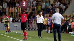 Antes de derrotar o Fenerbahçe, Dínamo Kiev fez dois jogos oficiais... em oito meses