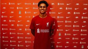 Fábio Carvalho oficializado no Liverpool