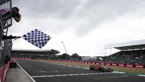 Carlos Sainz vence GP da Grã-Bretanha e faz história em prova bastante acidentada