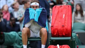 Kyrgios e Tsitsipas 'pegados': do pedido de desclassificação à 'bolada' propositada