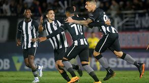 Botafogo de Luís Castro bate Bragantino