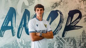 Samuel Lobato renova contrato com o Famalicão até 2026