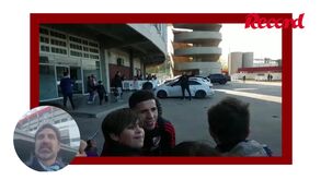 Autógrafos e fotografias para a despedida? As imagens de Enzo Fernández antes do jogo do River Plate na Libertadores