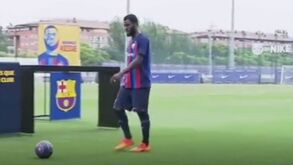 A atitude (ou falta dela!) de Kessié na apresentação no Barcelona que está a dar que falar
