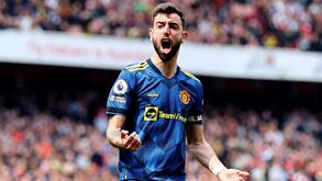 Bruno Fernandes vai passar a usar o número 8 no Manchester United