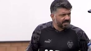 Gennaro Gattuso lidera treino do Valencia a fumar e adeptos não gostam 