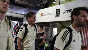 As imagens da partida do Benfica para o estágio em Inglaterra