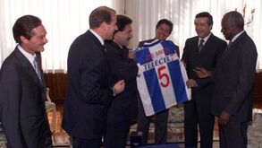 Adepto do FC Porto e ex-jogador de uma equipa soviética: as ligações de José Eduardo dos Santos ao desporto