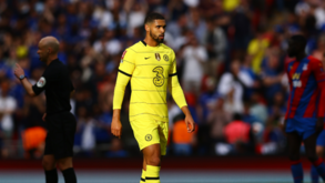 Jogadores da Premier League sem vacina contra a Covid-19 estão a ser ignorados no mercado