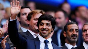 Dono do Manchester City compra iate maior que o estádio dos citizens