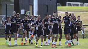 Intensidade, Kugel a puxar pelo plantel em português e os jogadores em destaque: como é o estágio do Benfica