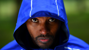Mo Farah diz ter sido traficado ilegalmente para Inglaterra: «Durante anos fui mantido em cativeiro»