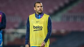 Dani Alves arrasa Barcelona: «Não se importam com as pessoas que fizeram história»