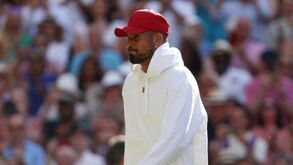 Kyrgios multado por dizer asneiras em frente à realeza na final de Wimbledon